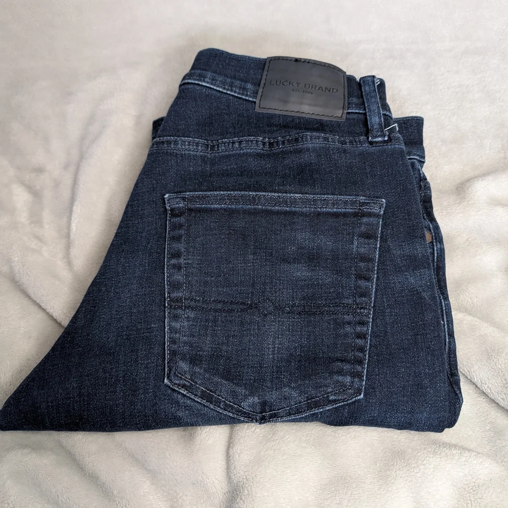 Lucky Brand 410 Athletic Straight Jeans Mens 31x32 Dark Wash Button Fly Stretch - Picture 6 of 10
